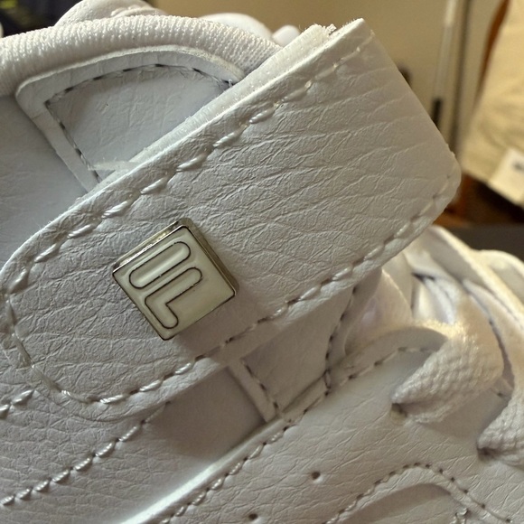 New in Box Women's Fila VULC 13 White High-Top Leather Sneakers Size 7 - Picture 2 of 10